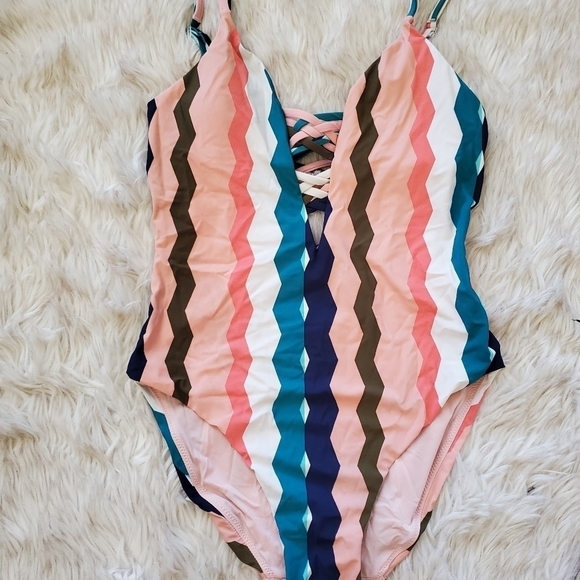 RED Carter One piece - Picture 1 of 9